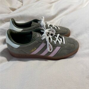 Adidas Gazelles size 8.5 women’s. Green with light pink.